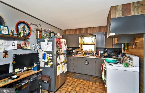 7757 Center St, Slatington PA 18080-3435 exterior