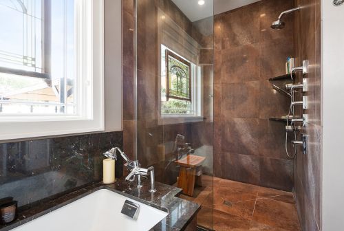 819 Castlewood Ter, Chicago IL  60640-4216 exterior