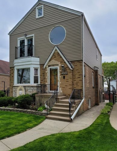 3030 77th Ct, Chicago, IL 60707-1001