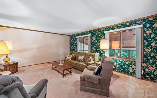 1077 Cedar Crst Dr, Bull Valley IL 60014-6935 exterior