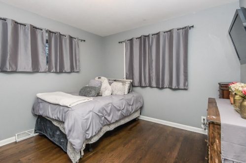 6045 Lincoln Crk Dr, Milwaukee WI 53218-4938 exterior