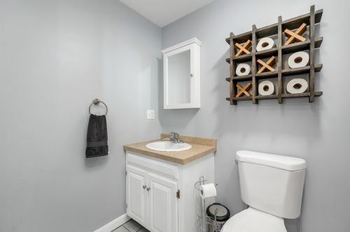 39 Frd Lndg Dr, Dover NH 03820-4552 exterior