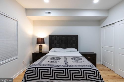 1320 31 St, Philadelphia PA 19146-3401 exterior