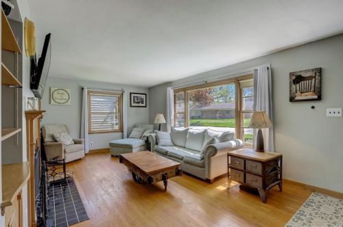 4932 Jerelyn Pl, Milwaukee, WI 53219-3249