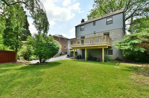 2327 Meadow Dr, Pittsburgh PA  15235-2740 exterior