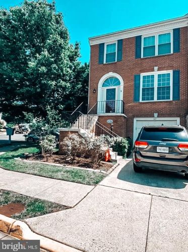 5817 Appleford Dr, Alexandria VA  22315-5625 exterior