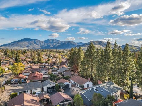 1865 Las Ramblas Dr, Concord CA 94521-2451 exterior