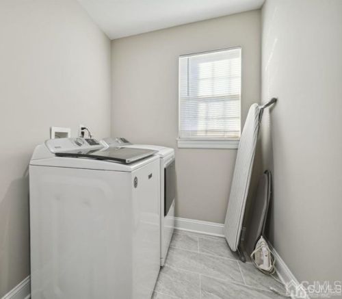 405 Prospect Ave, Green Brook NJ  08812-1529 exterior