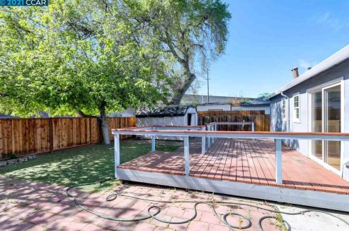 2704 Crescent Dr, Concord CA 94520-1919 exterior