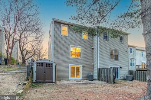 67 Kinsman View Cir, Silver Spring, MD 20901-1660