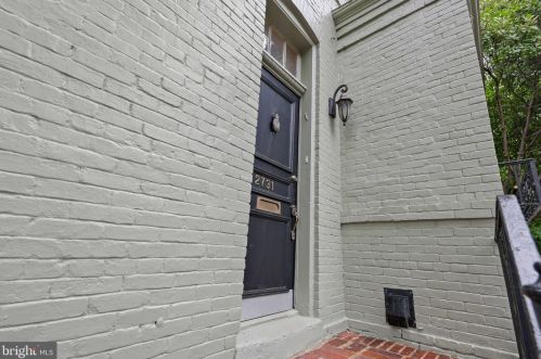 2731 Dumbarton St, Washington DC 20007-3336 exterior