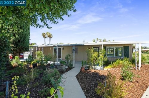2081 Dalis Dr, Concord CA 94520-5423 exterior