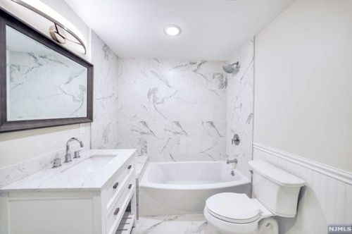 161 Adams Ave, River Edge NJ 07661-1437 exterior