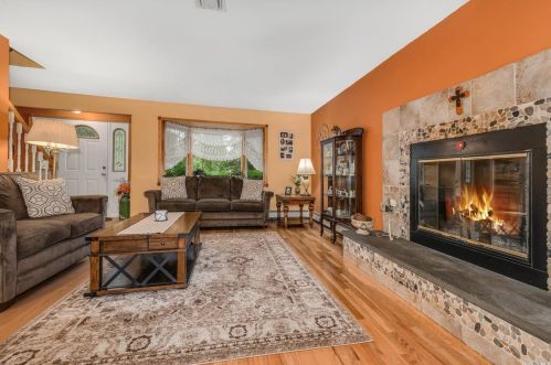 25 Dawson St, Huntington Station NY 11746-4021 exterior