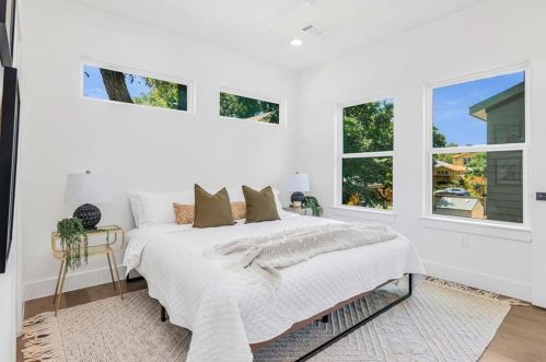 1308 13 St, Austin TX 78702-2553 exterior