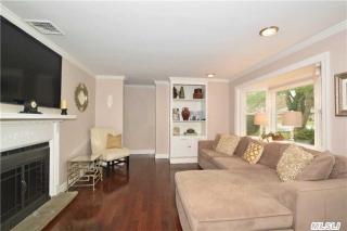 49 Clearview St, Hunt, NY 11743-2448