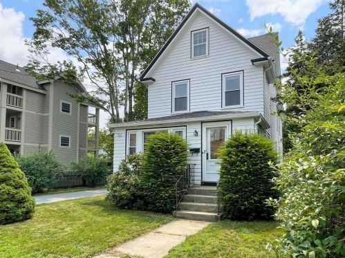 323 Nevada St, Newton MA 02460-1466 exterior