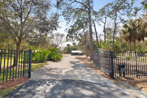 6210 Napa Wood Way, Naples FL 34116-3866 exterior