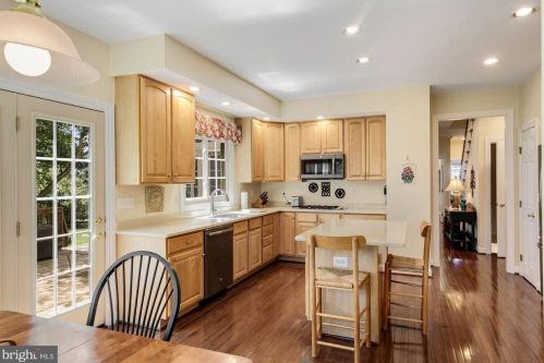 916 Brick Mnr Cir, Silver Spring MD 20905-3819 exterior