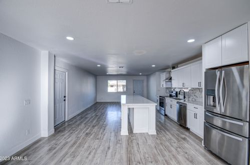 8224 25th St, Phoenix AZ  85042-7020 exterior