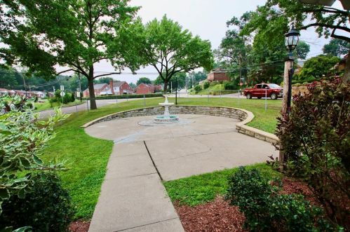 2351 Allender Ave, Pittsburgh PA 15220-3903 exterior