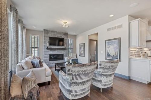 1305 Fawnvalley Dr, Saint Louis MO 63131-4221 exterior