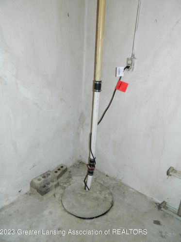 5912 Okemos Rd, Haslett MI 48840-9519 exterior