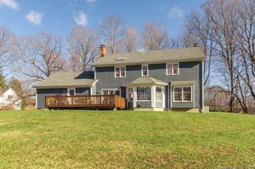 21 Colonial Ln, Ridgefield CT 06877-1921 exterior