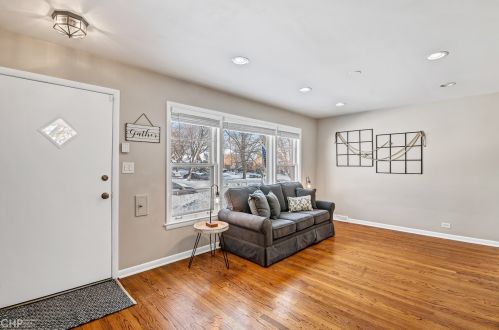 7337 Palatine Ave, Chicago IL 60631-1950 exterior