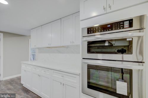 8901 Linton Ln, Alexandria VA 22308-2438 exterior