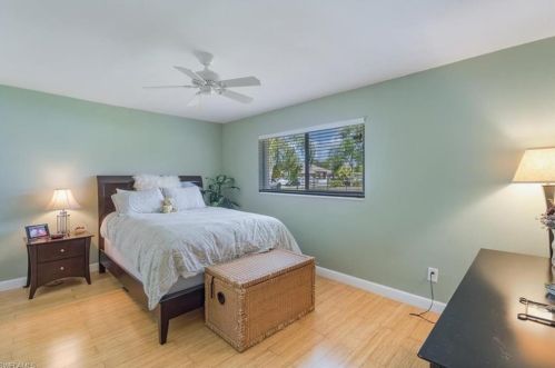 160 Madison Dr, Naples FL 34110-1323 exterior