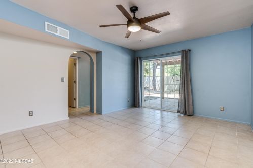 7431 Ln Cienega Dr, Tucson AZ 85712-1423 exterior