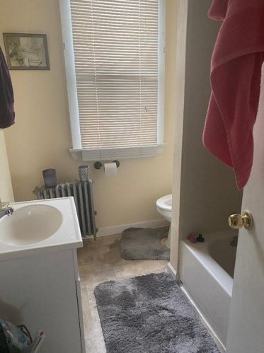 38 Dresden St, Springfield MA 01109-2706 exterior