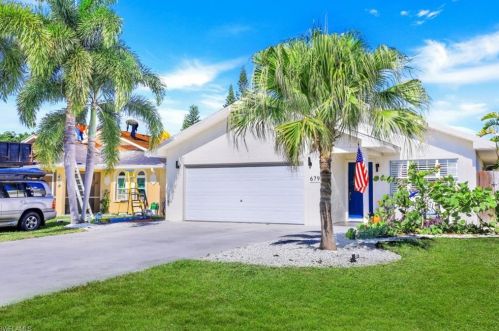 679 96th Ave, Naples, FL 34108-2462