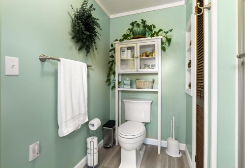 290 Main St, Plaistow NH 03865-3061 exterior