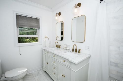 20 Cedar Hl Rd, Milford CT 06461-2716 exterior