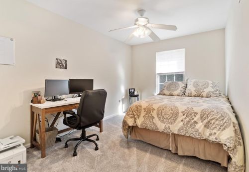 15 Linda Ln, Chester PA 19014-1870 exterior