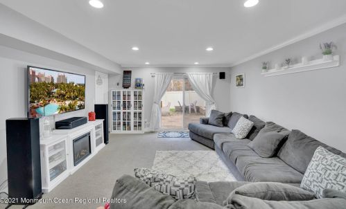 24 Sherwood Ln, Old Bridge NJ 08857-1635 exterior