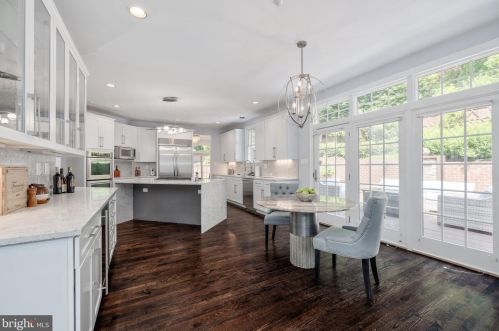 1941 Valleywood Rd, Mc Lean VA  22101-4931 exterior