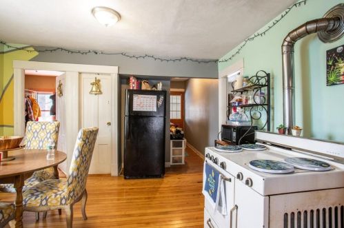 44 Uxbridge St, Worcester MA 01605-2502 exterior