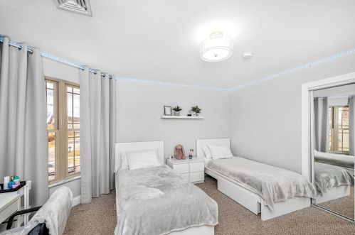 51 Clarendon Ave, Chicopee MA 01013-1839 exterior