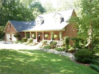 1425 Crater Ln, Footsville, NC 27055-5624