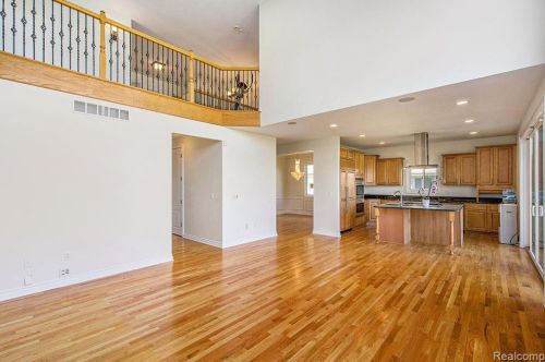 692 Appalachi St, Walled Lake MI  48390-1005 exterior