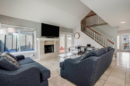 10784 Esmeraldas Dr, San Diego CA  92124-2010 exterior