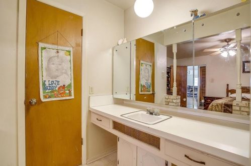 408 Douglas St, Burleson TX 76028-3547 exterior