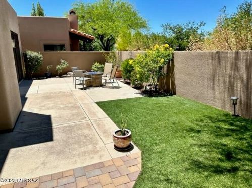 4061 Quiet Moon Dr, Tucson AZ  85718-3427 exterior