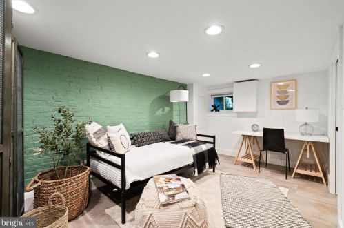 761 Hobart Pl, Washington DC 20001-3811 exterior