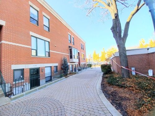 727 Ashland Ave, Chicago IL 60607-3165 exterior