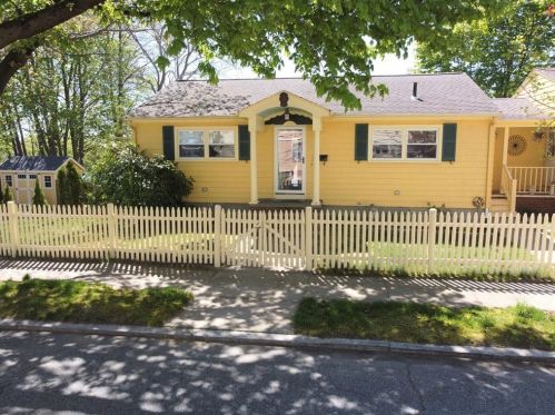 72 Cres St, Providence RI 02907-3237 exterior