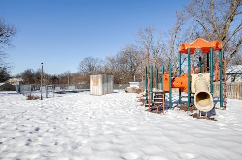 1522 Aspen Dr, Saint Paul MN 55122-1305 exterior